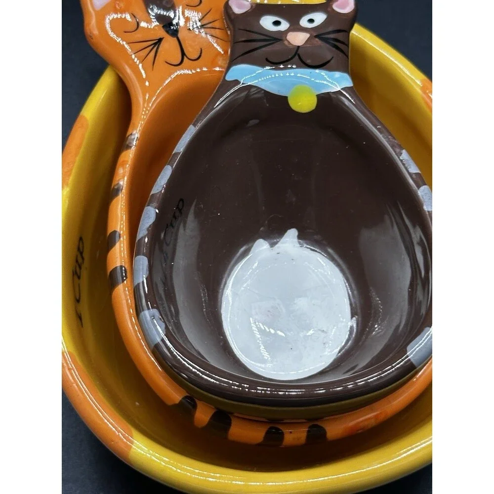 Vintage Cat Measuring Cup Set